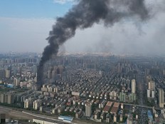 长沙中国电信大楼明火已被扑灭，目击者：或是外墙保温材料起火