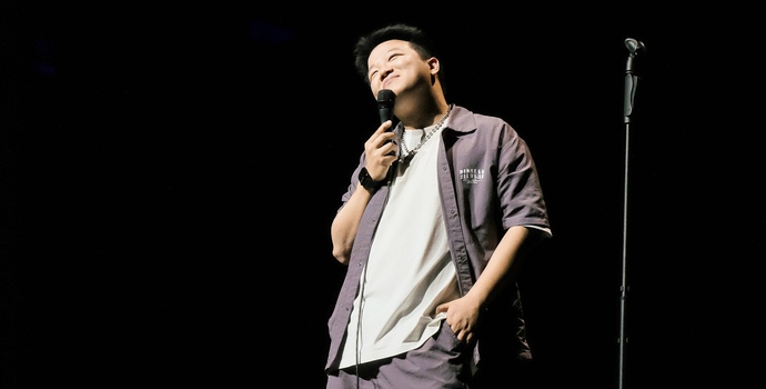 哈哈曹：我现在拼命巡演，就是怕脱口秀行业没有未来 | 进击的脱口秀演员⑥