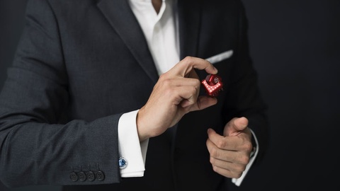 一只基金托起中航基金600亿“江山”，知名经济学家黯然离职