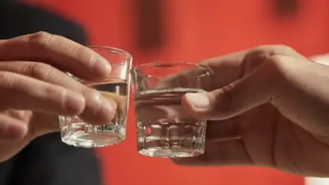 入局酒便利，840亿手机巨头再次出手