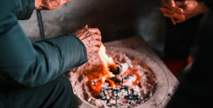 应急管理部：今冬寒潮强降温事件频繁，使用“土暖气”取暖需加强通风